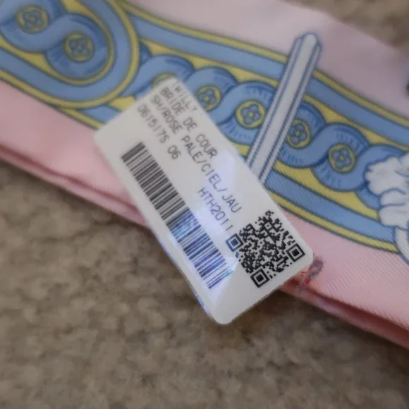 HERMES TWILLY 'BRIDE DE COUR' ROSE PALE (PINK) SET - BOXES (USED) - Picture 7 of 10